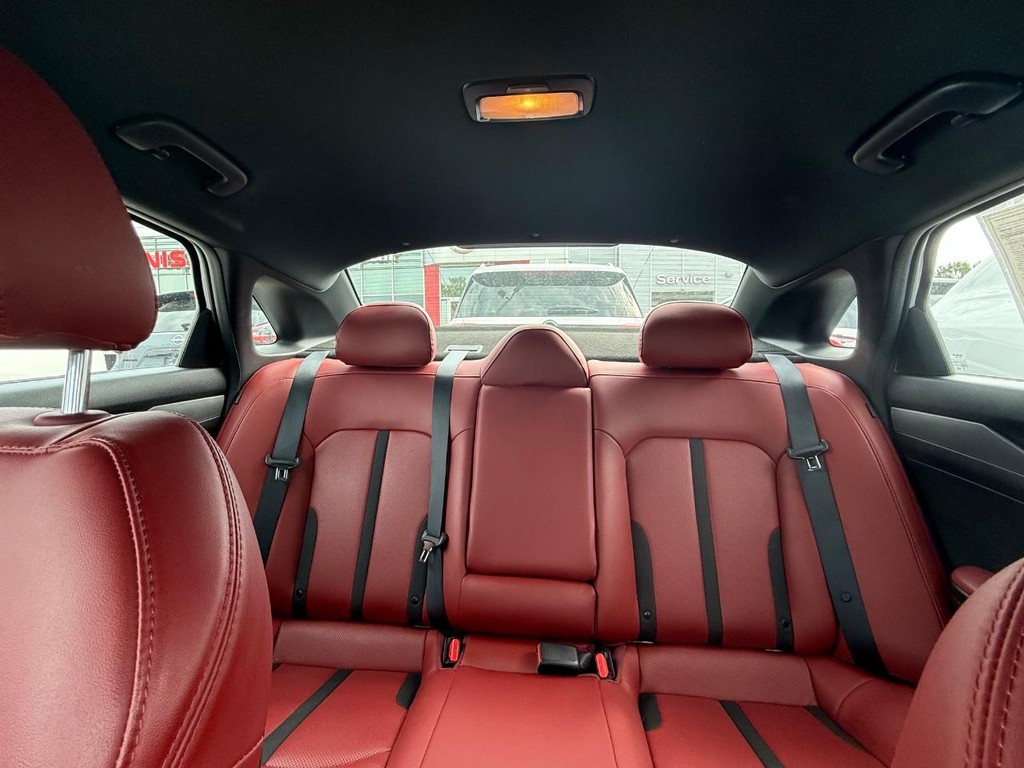 Kia K5 Vehicle Full-screen Gallery Image 07