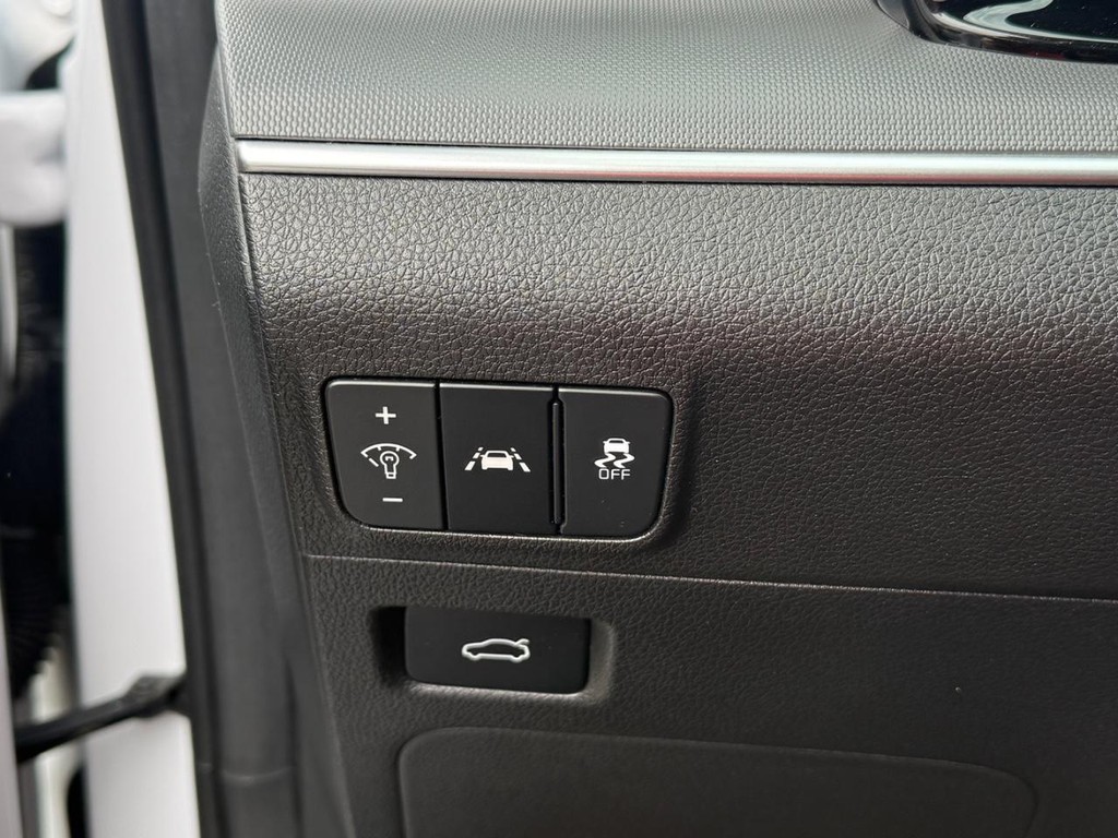 Kia K5 Vehicle Full-screen Gallery Image 11