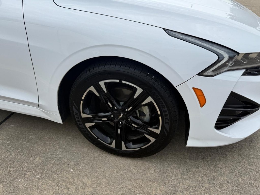 Kia K5 Vehicle Full-screen Gallery Image 17