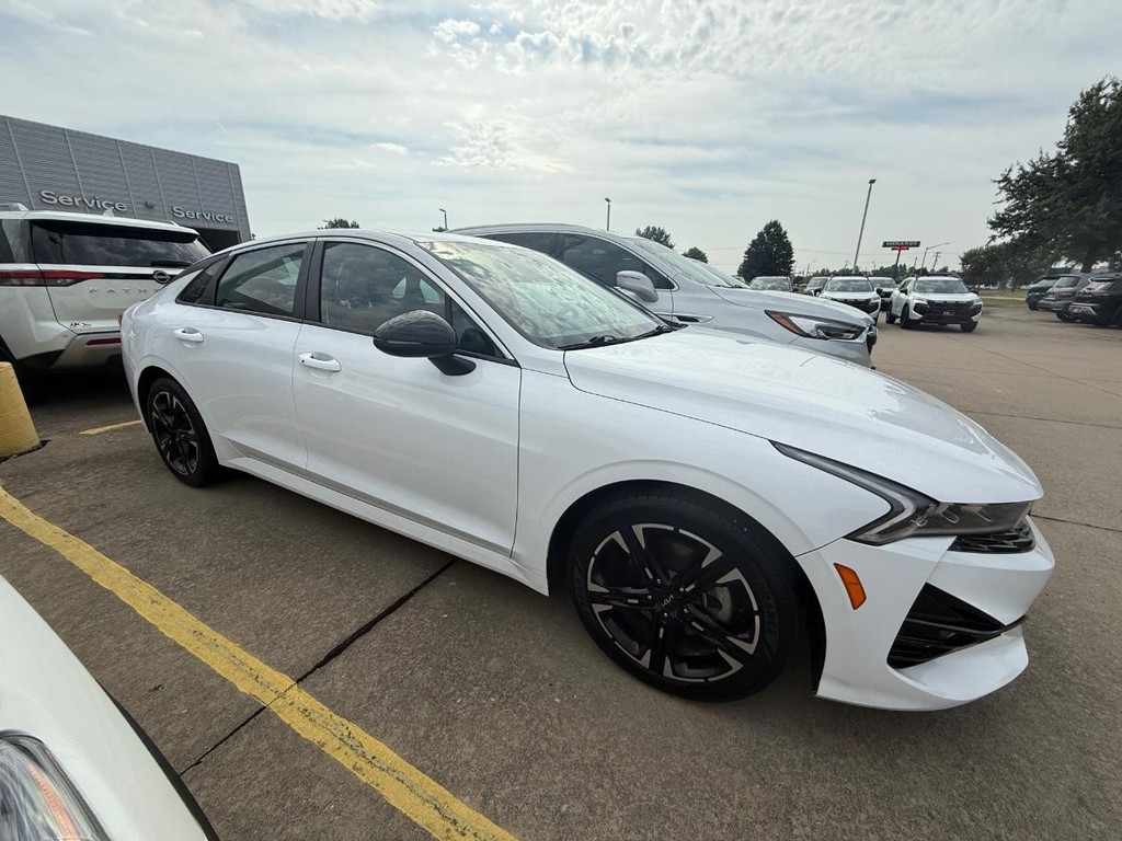 Kia K5 Vehicle Full-screen Gallery Image 18