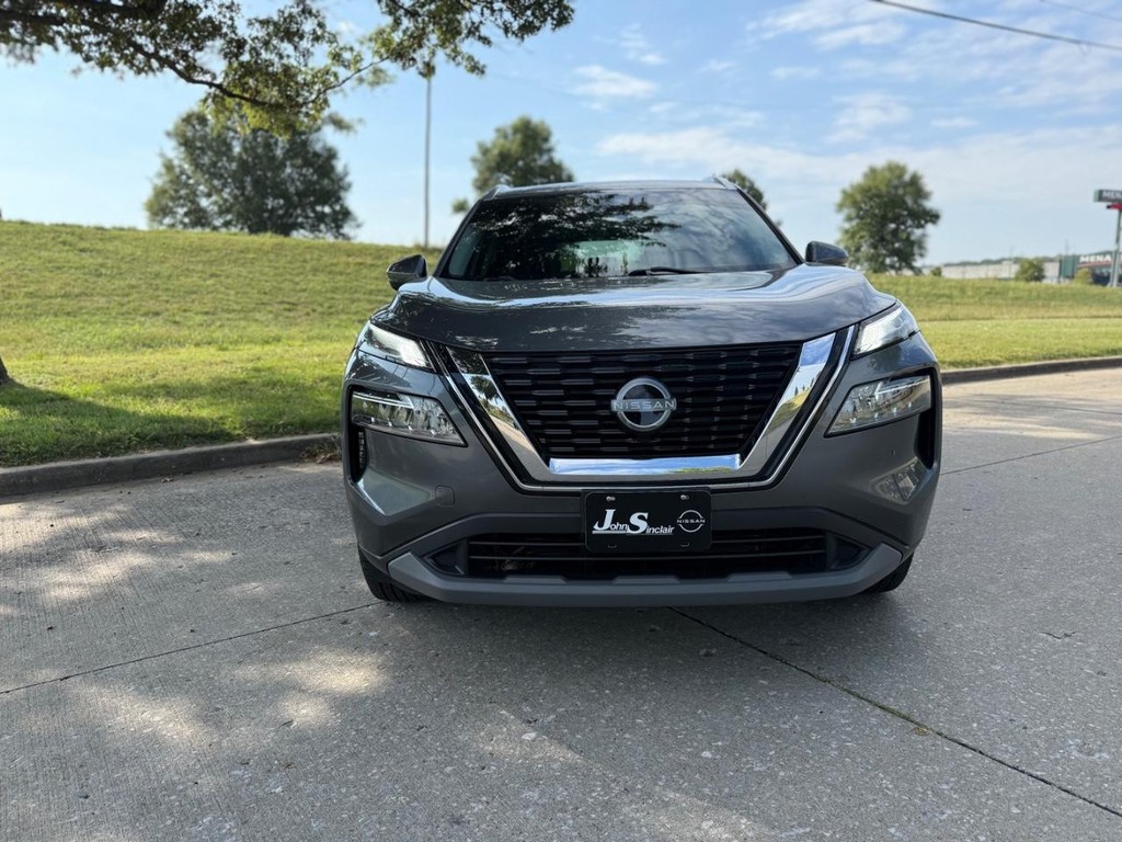 Nissan Rogue Vehicle Full-screen Gallery Image 02