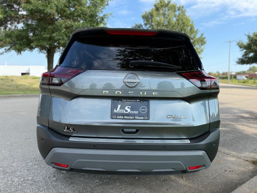 Nissan Rogue Vehicle Full-screen Gallery Image 05