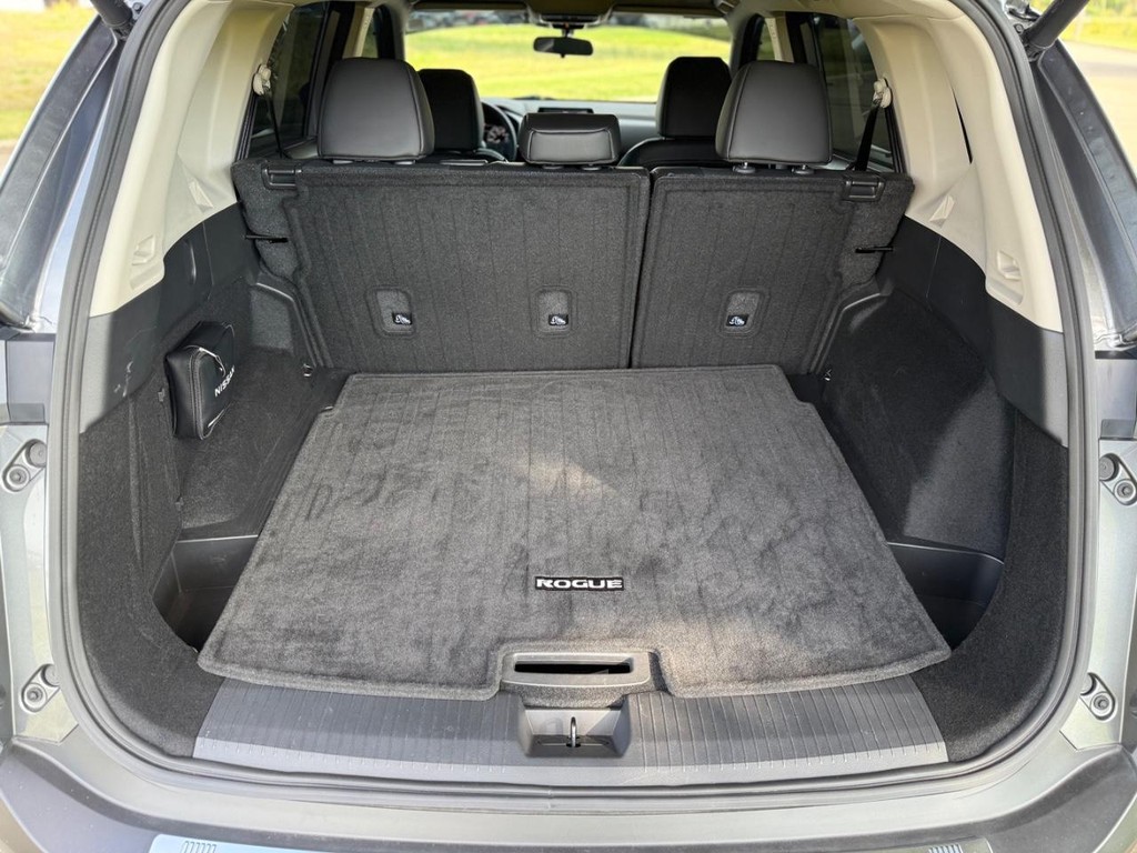 Nissan Rogue Vehicle Full-screen Gallery Image 07