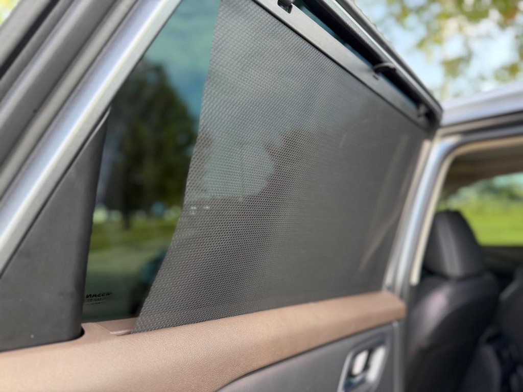 Nissan Rogue Vehicle Full-screen Gallery Image 11