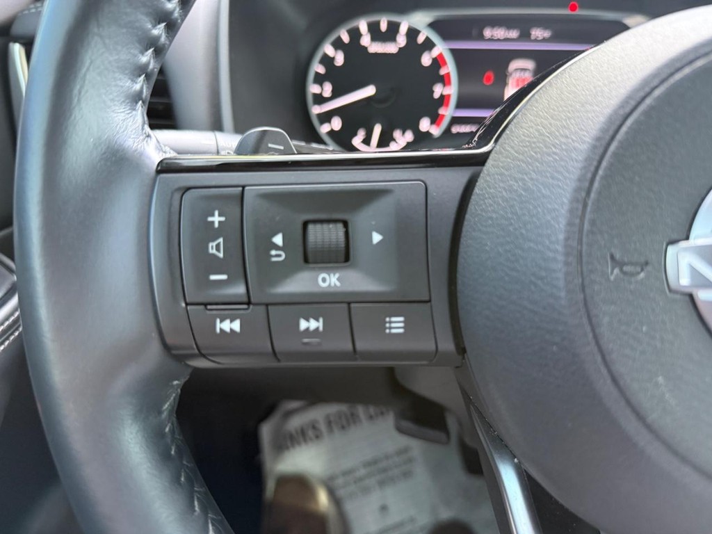 Nissan Rogue Vehicle Full-screen Gallery Image 18