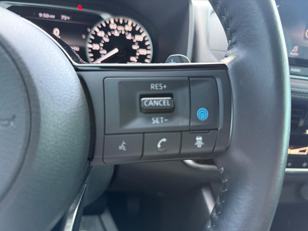 Nissan Rogue Vehicle Full-screen Gallery Image 19