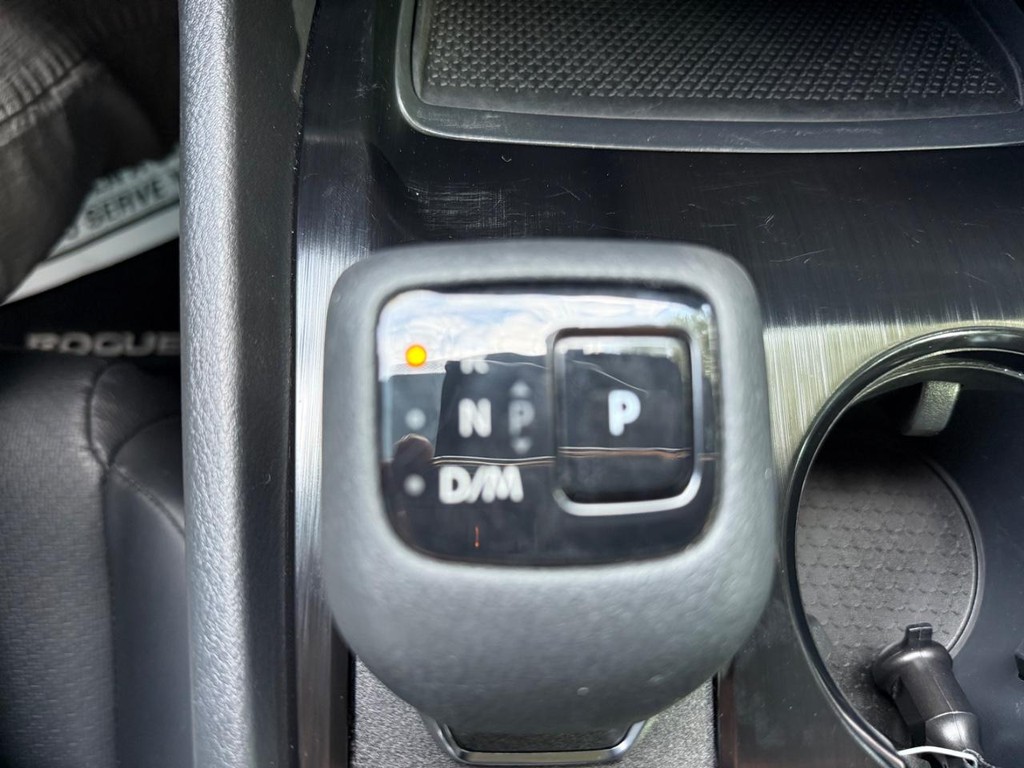 Nissan Rogue Vehicle Full-screen Gallery Image 27