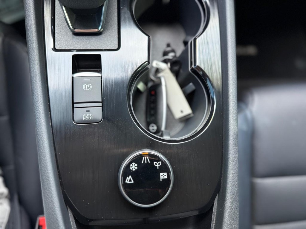 Nissan Rogue Vehicle Full-screen Gallery Image 28