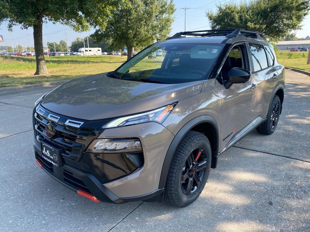 Nissan Rogue Vehicle Full-screen Gallery Image 02