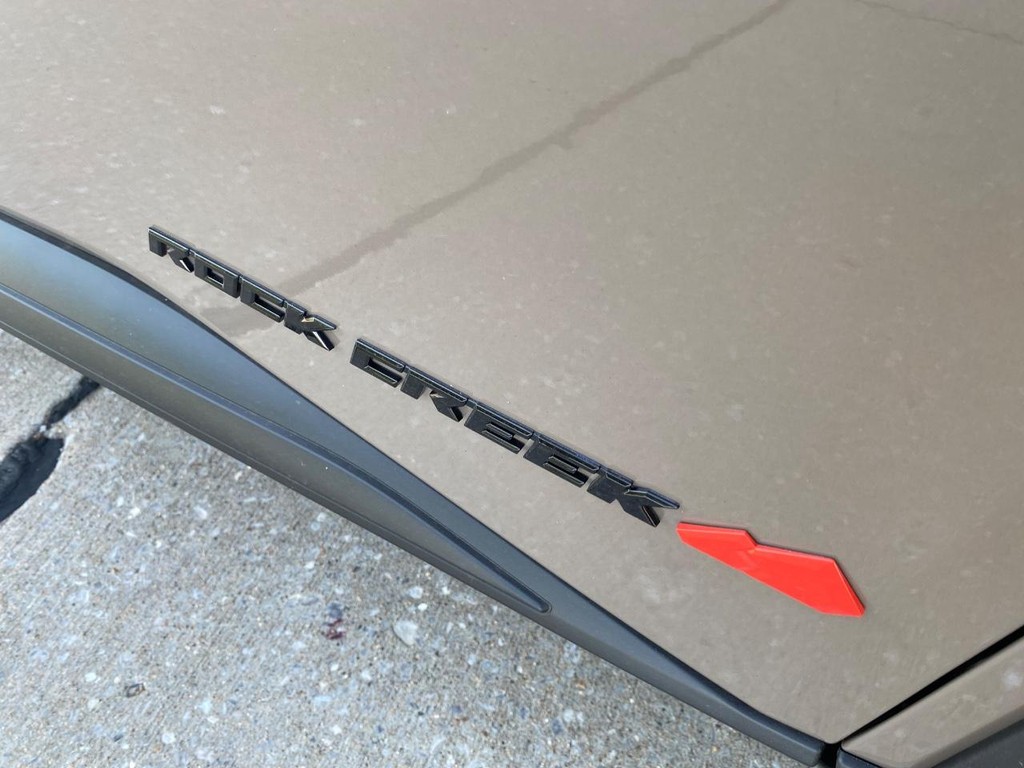 Nissan Rogue Vehicle Full-screen Gallery Image 03