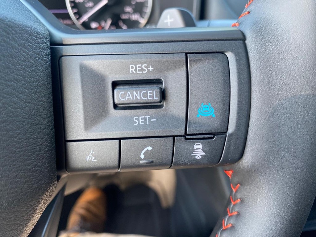 Nissan Rogue Vehicle Full-screen Gallery Image 12