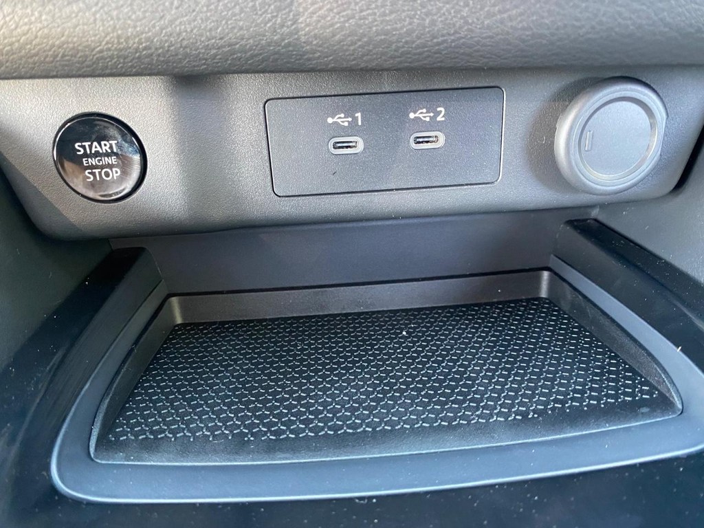 Nissan Rogue Vehicle Full-screen Gallery Image 16