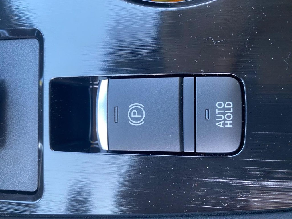 Nissan Rogue Vehicle Full-screen Gallery Image 17