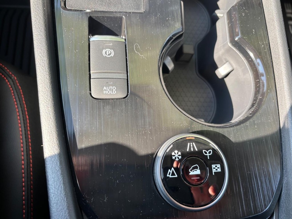 Nissan Rogue Vehicle Full-screen Gallery Image 02