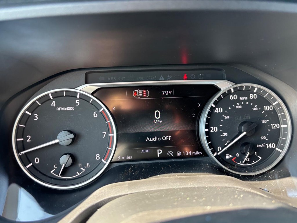 Nissan Rogue Vehicle Full-screen Gallery Image 06