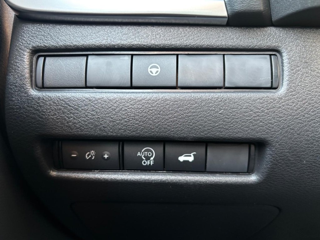 Nissan Rogue Vehicle Full-screen Gallery Image 07