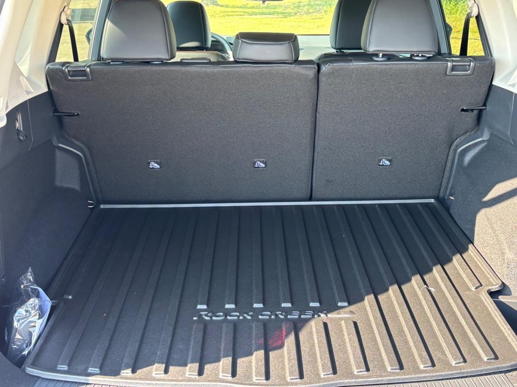 Nissan Rogue Vehicle Full-screen Gallery Image 12