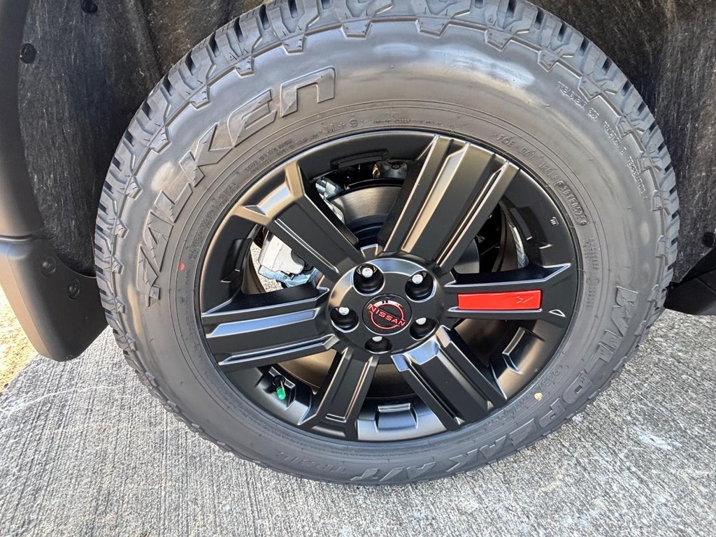 Nissan Rogue Vehicle Full-screen Gallery Image 13