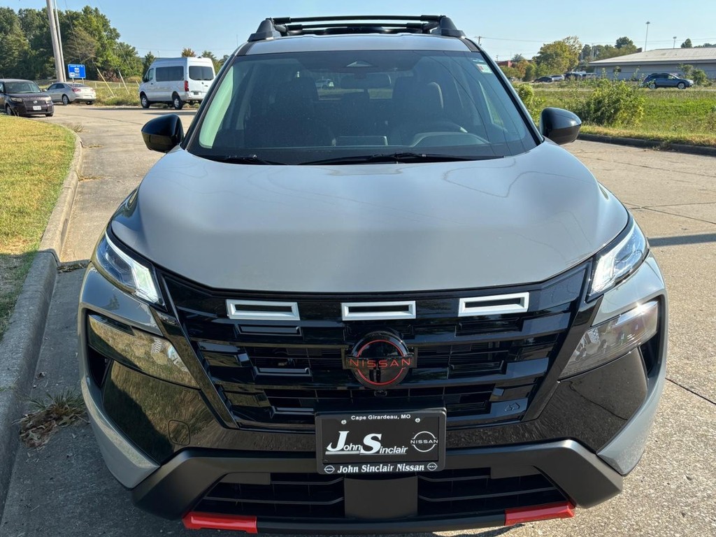 Nissan Rogue Vehicle Full-screen Gallery Image 14