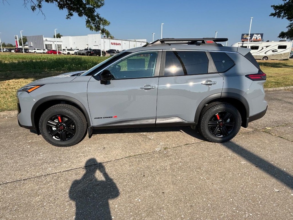 Nissan Rogue Vehicle Full-screen Gallery Image 15