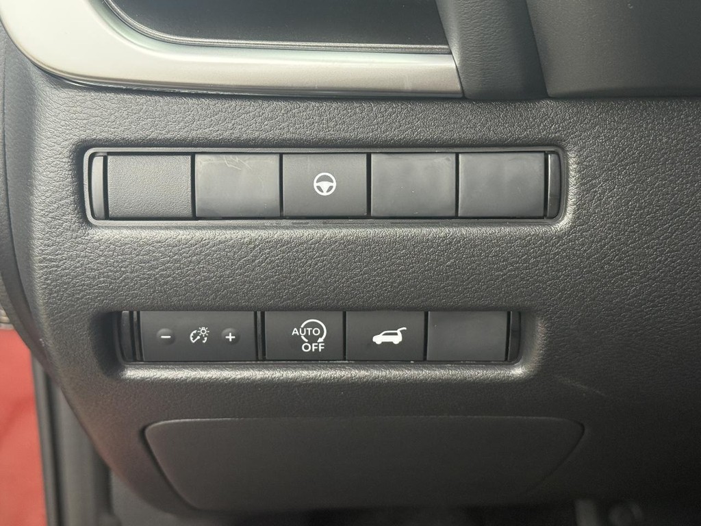 Nissan Rogue Vehicle Full-screen Gallery Image 02