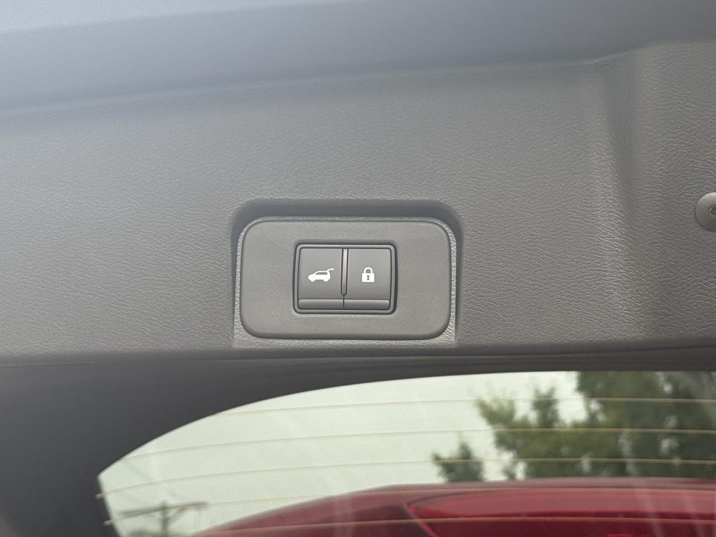 Nissan Rogue Vehicle Full-screen Gallery Image 08