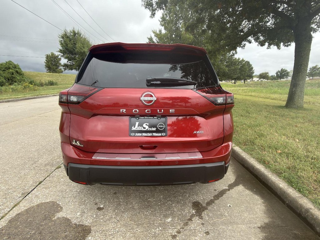 Nissan Rogue Vehicle Full-screen Gallery Image 09