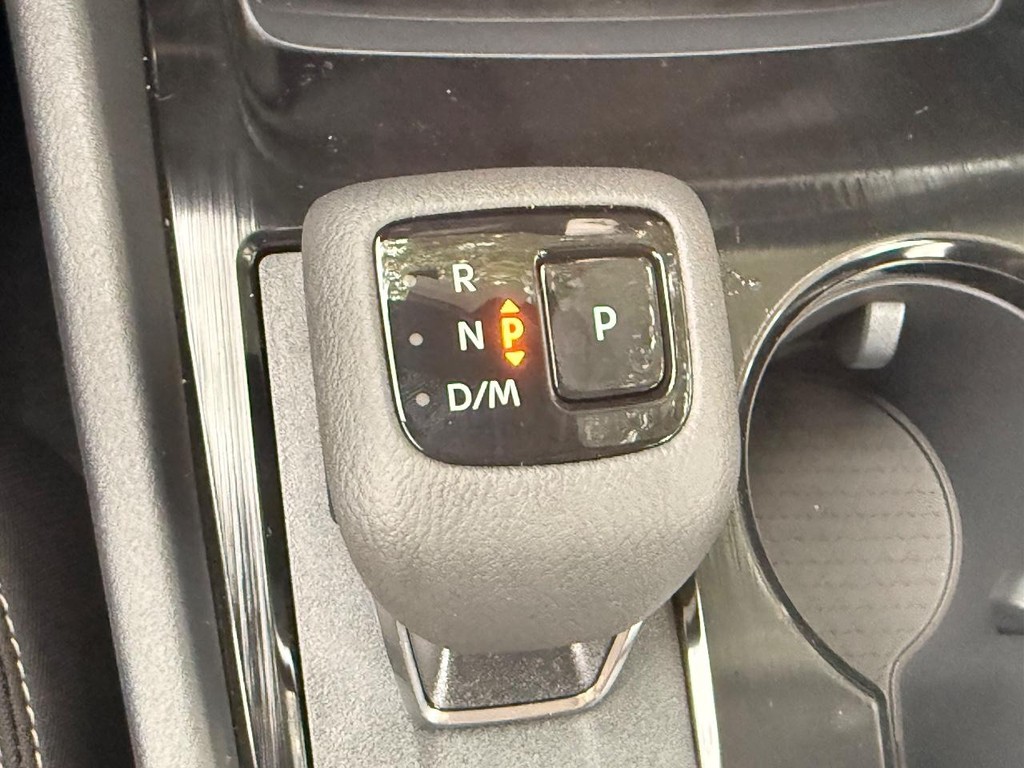 Nissan Rogue Vehicle Full-screen Gallery Image 14