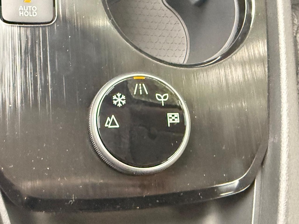 Nissan Rogue Vehicle Full-screen Gallery Image 15