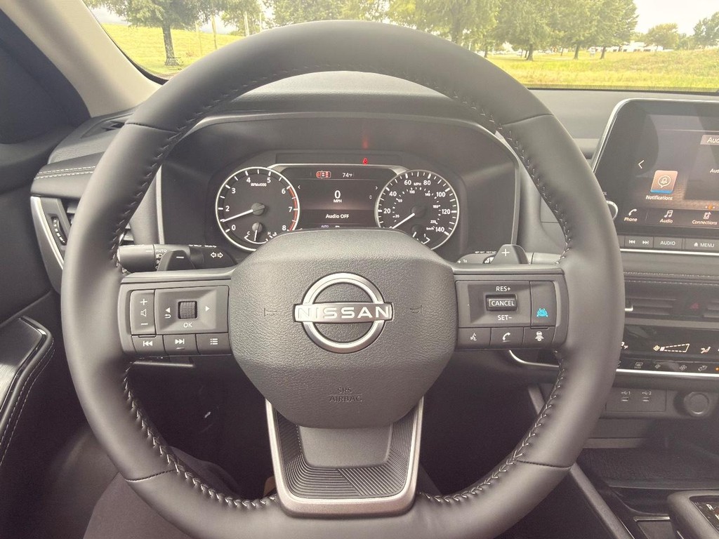 Nissan Rogue Vehicle Full-screen Gallery Image 20