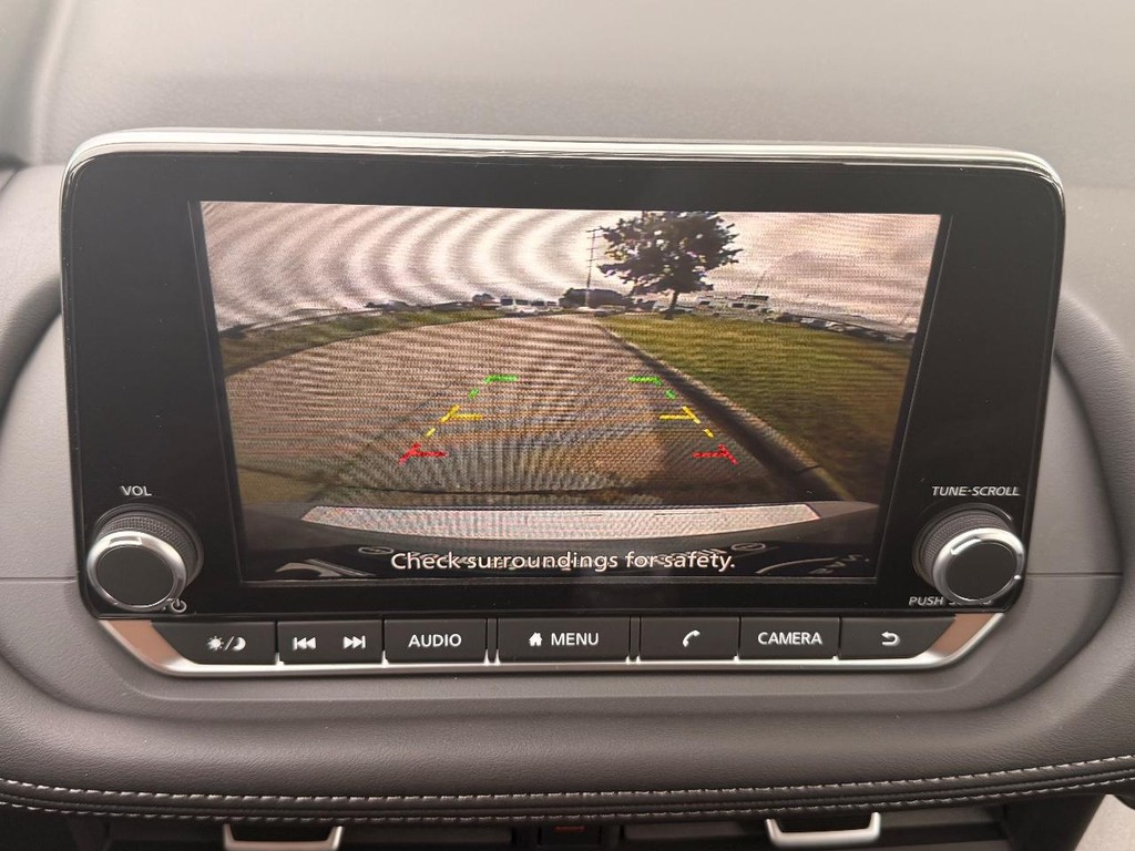 Nissan Rogue Vehicle Full-screen Gallery Image 03