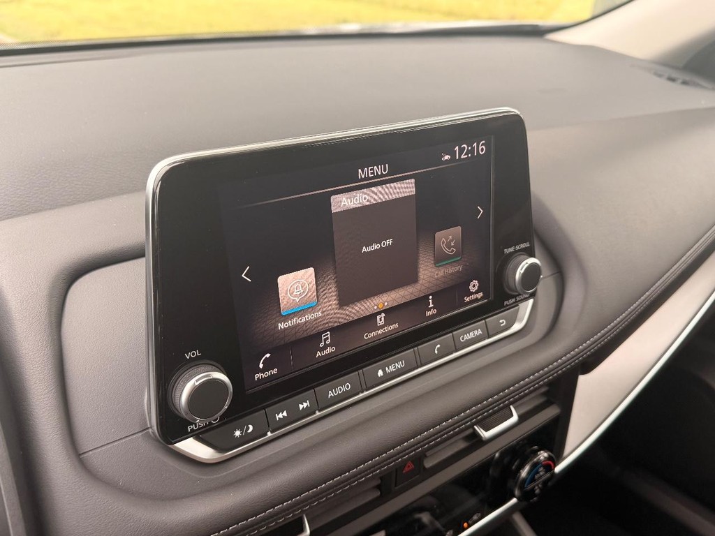 Nissan Rogue Vehicle Full-screen Gallery Image 08