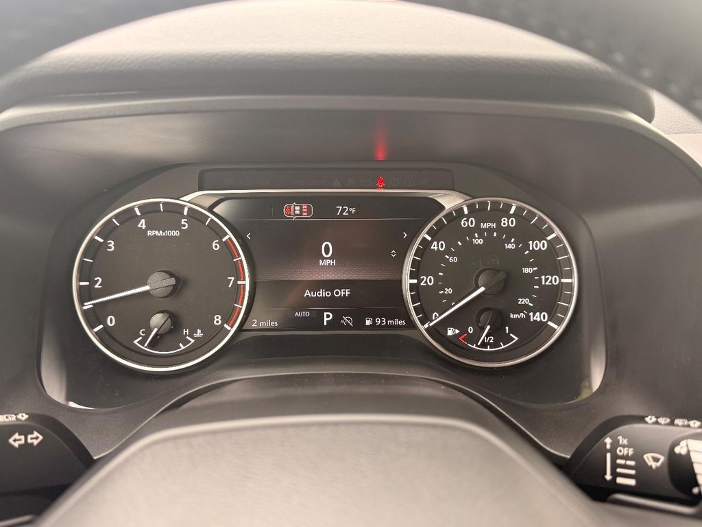 Nissan Rogue Vehicle Full-screen Gallery Image 09