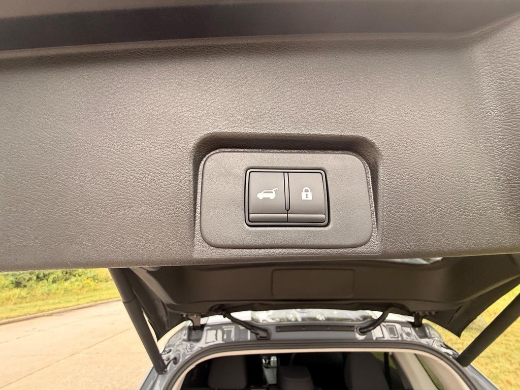 Nissan Rogue Vehicle Full-screen Gallery Image 17