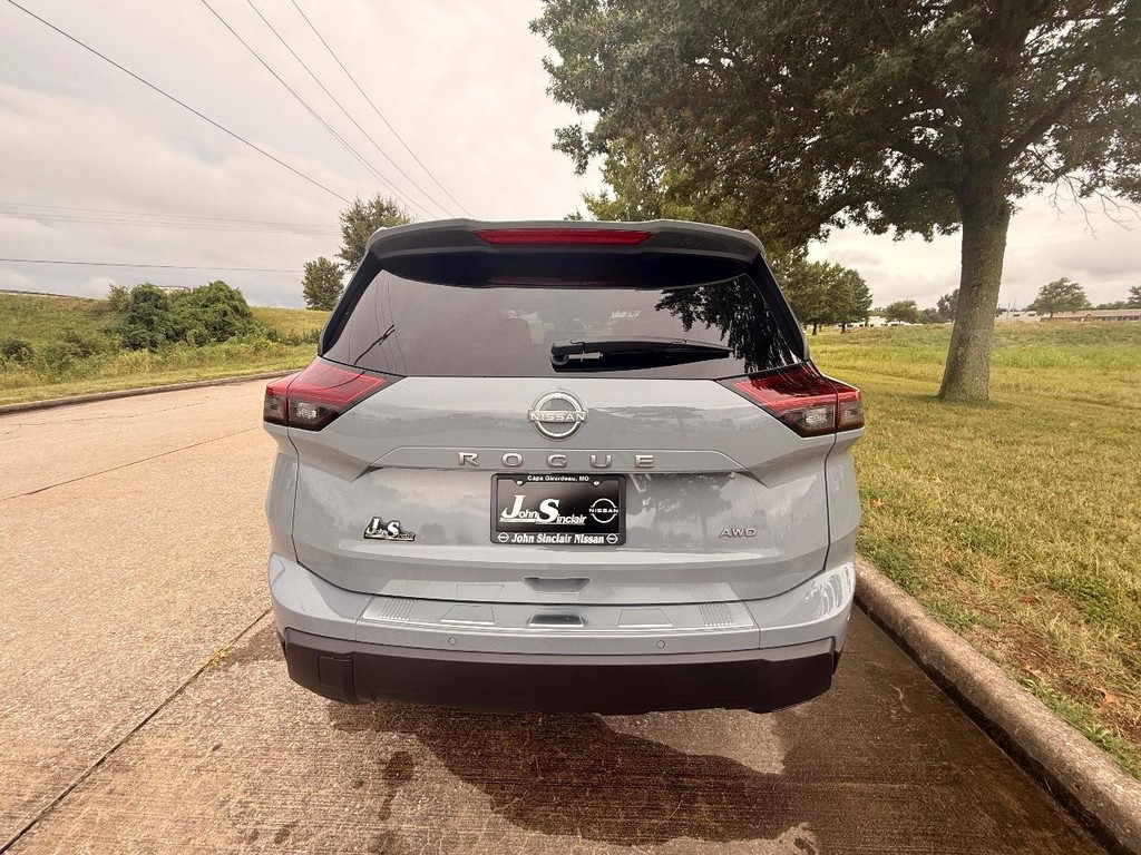 Nissan Rogue Vehicle Full-screen Gallery Image 20