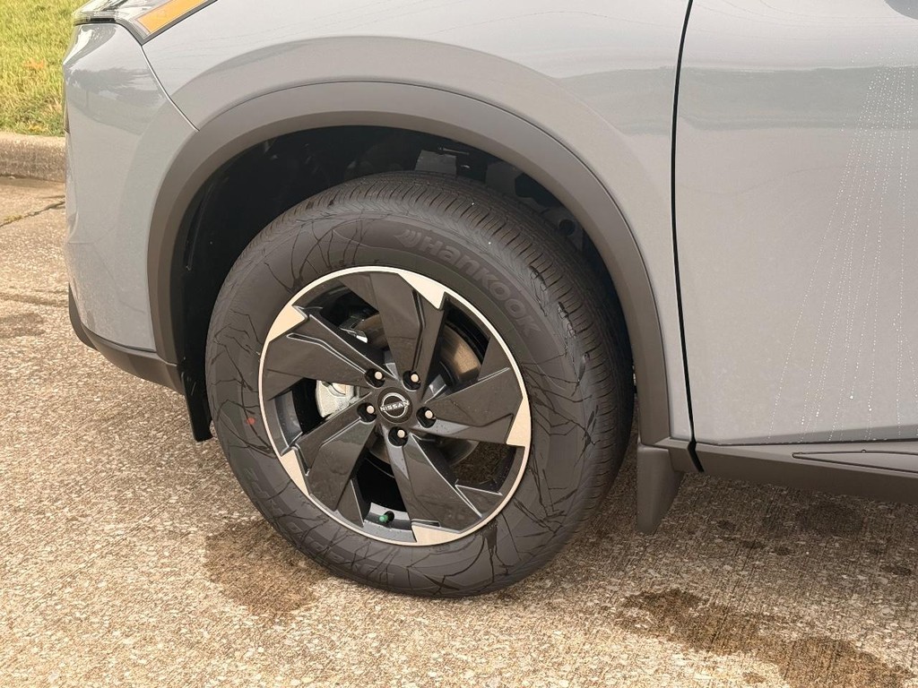 Nissan Rogue Vehicle Full-screen Gallery Image 22