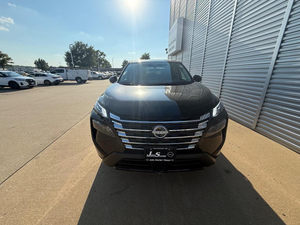 Nissan Rogue Vehicle Full-screen Gallery Image 23