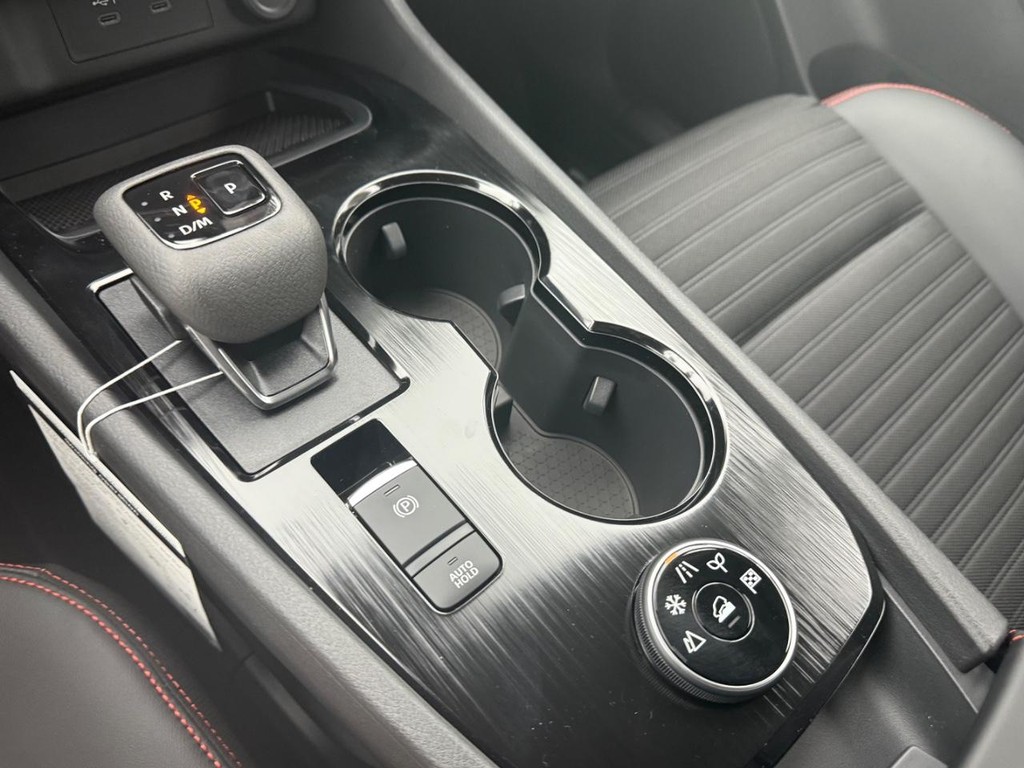 Nissan Rogue Vehicle Full-screen Gallery Image 05