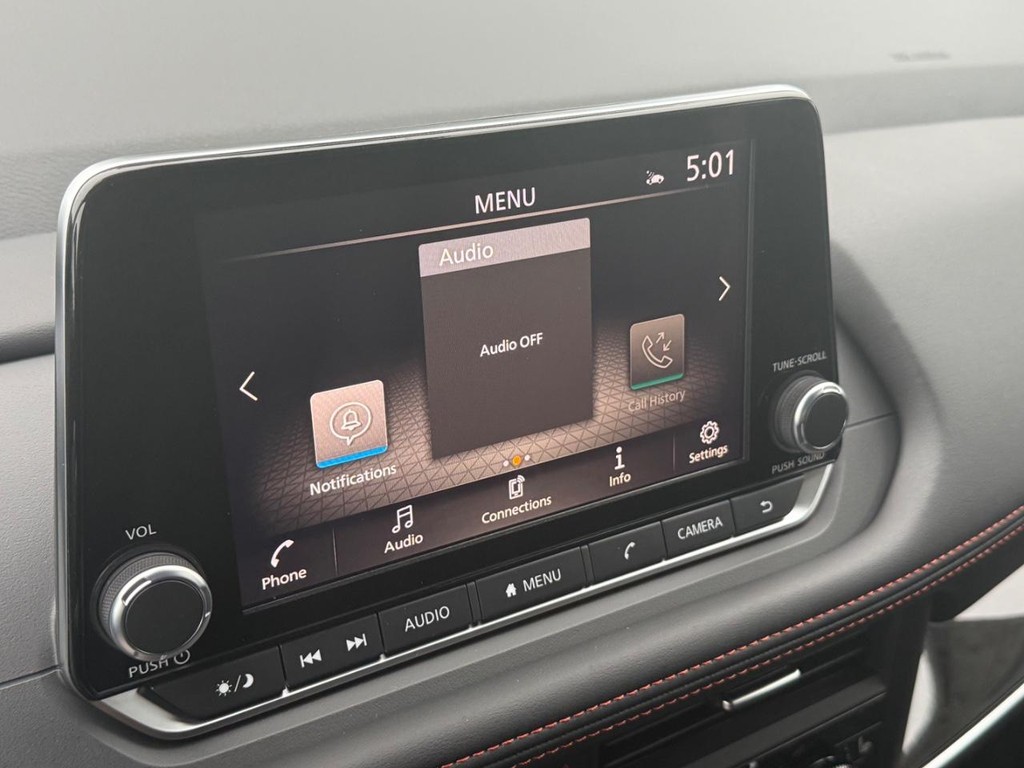 Nissan Rogue Vehicle Full-screen Gallery Image 08