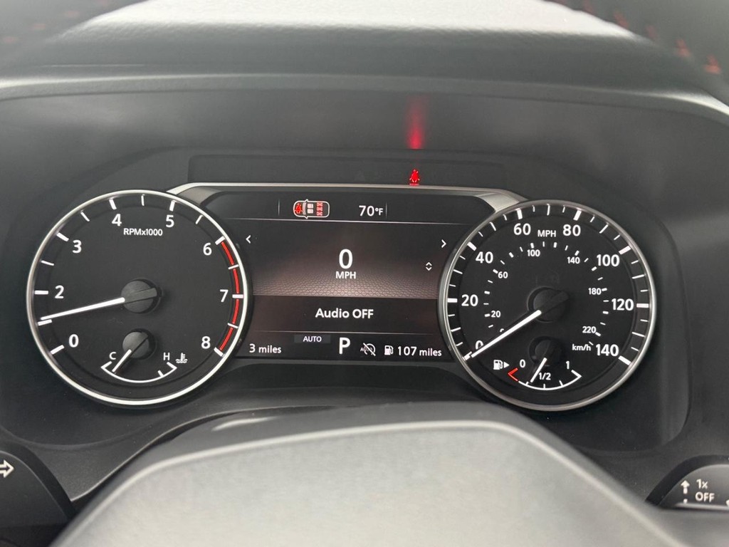 Nissan Rogue Vehicle Full-screen Gallery Image 09