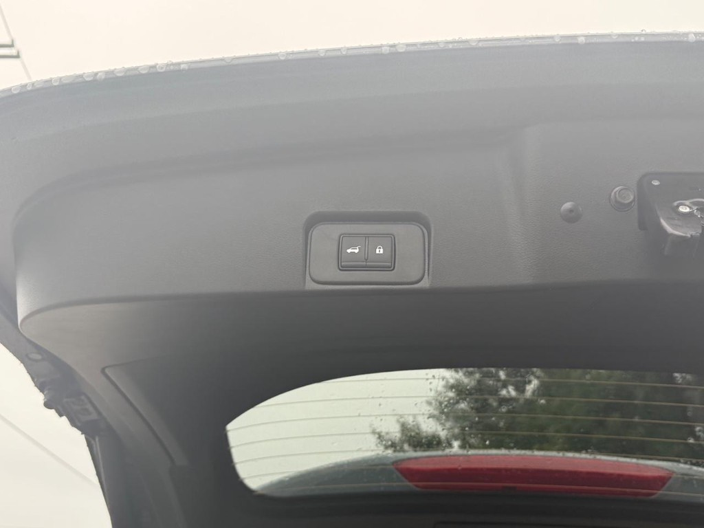 Nissan Rogue Vehicle Full-screen Gallery Image 20