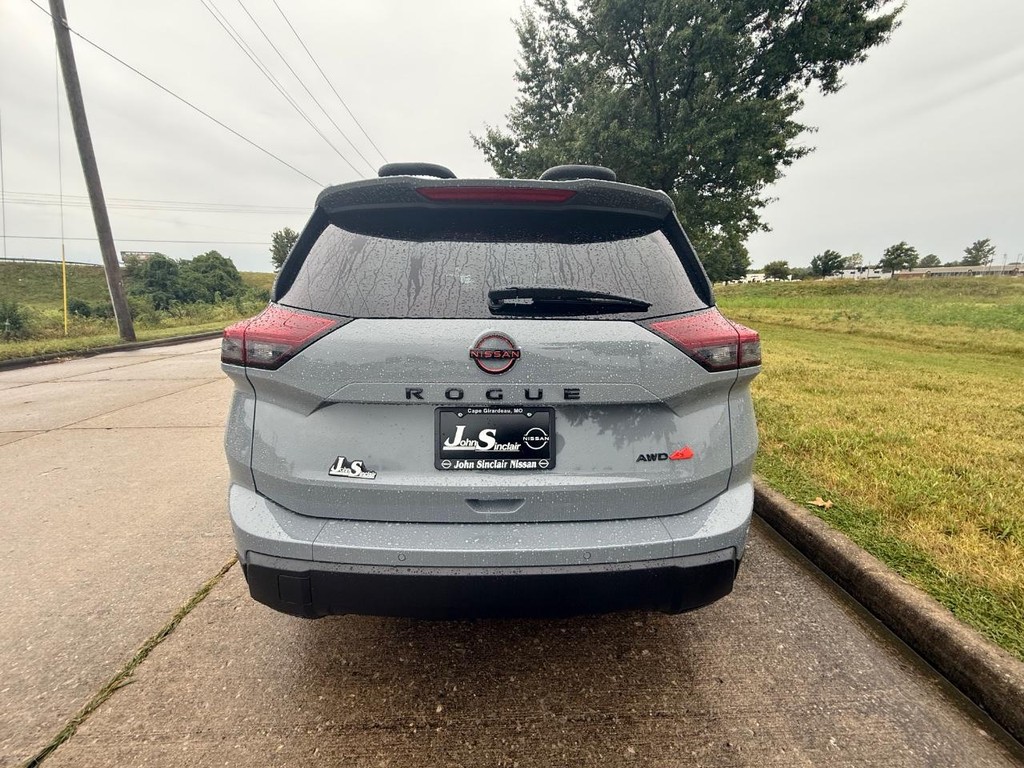 Nissan Rogue Vehicle Full-screen Gallery Image 23