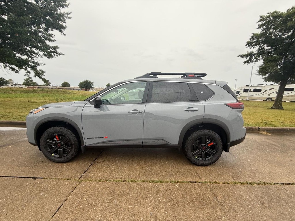 Nissan Rogue Vehicle Full-screen Gallery Image 25