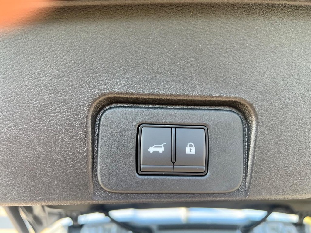 Nissan Rogue Vehicle Full-screen Gallery Image 05