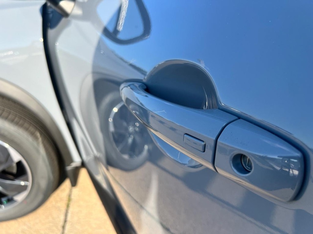 Nissan Rogue Vehicle Full-screen Gallery Image 11