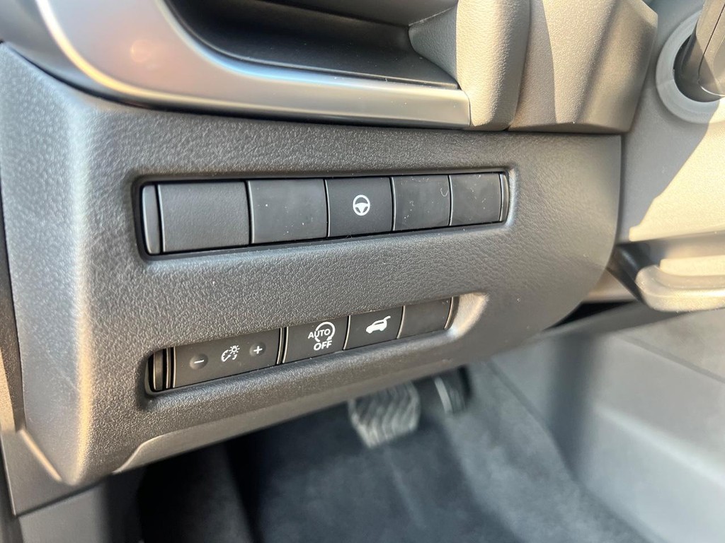 Nissan Rogue Vehicle Full-screen Gallery Image 12