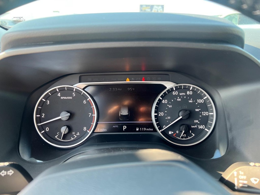 Nissan Rogue Vehicle Full-screen Gallery Image 14