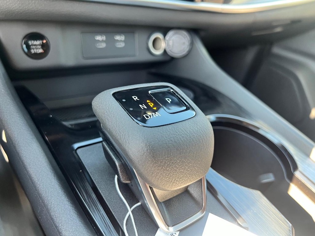 Nissan Rogue Vehicle Full-screen Gallery Image 19