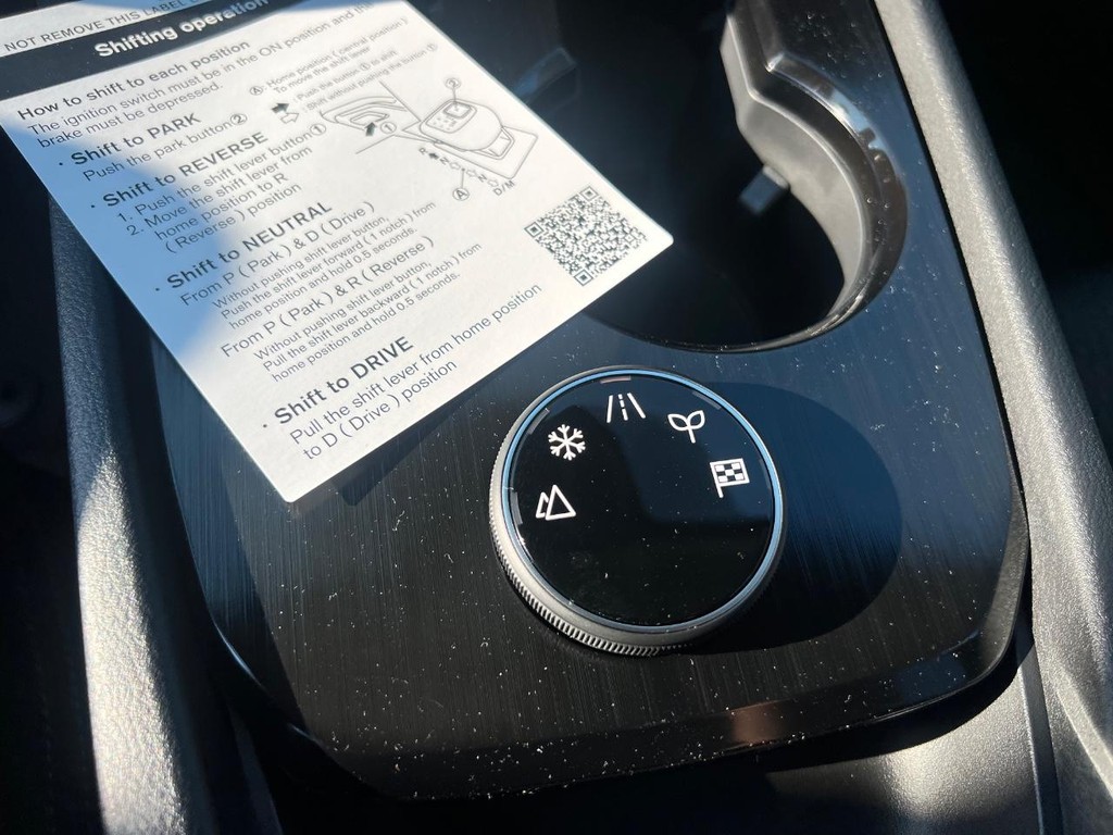 Nissan Rogue Vehicle Full-screen Gallery Image 20