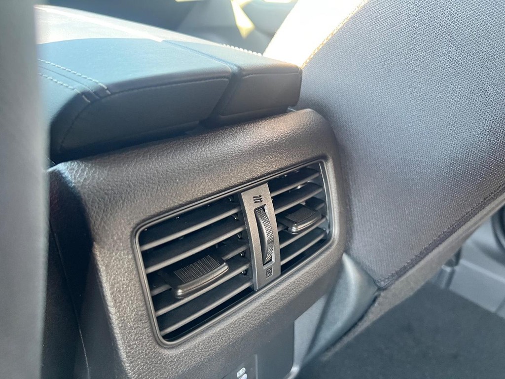 Nissan Rogue Vehicle Full-screen Gallery Image 22